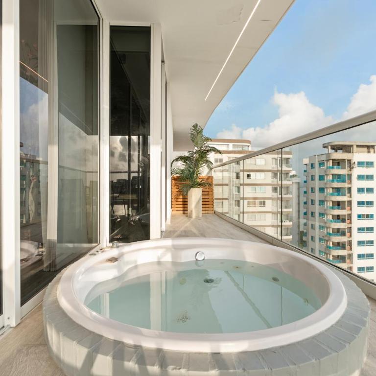Luxury 2BR w PrivateJacuzzi Beach Pool Dominique - Apartamento de 2 dormitorios con vistas al mar - 8