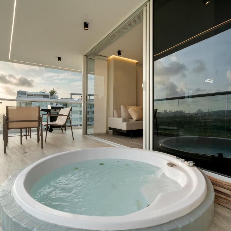 Luxury 2BR w PrivateJacuzzi Beach Pool Dominique - Apartamento de 2 dormitorios con vistas al mar - 5