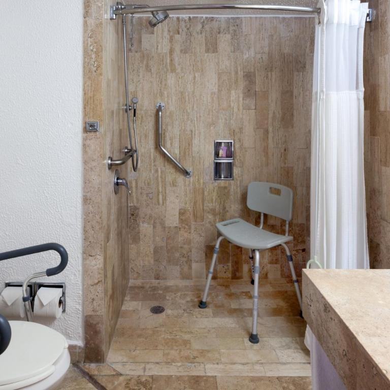 HS HOTSSON Hotel Acapulco - Habitación Doble con 2 camas dobles adaptada para personas con movilidad reducida - 1