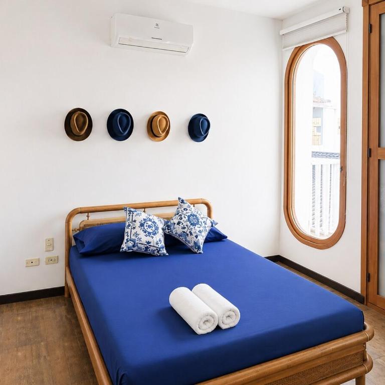 Apto Cerca Playa y Aeropuerto, Amplio con Balcón - Three-Bedroom Apartment - 2
