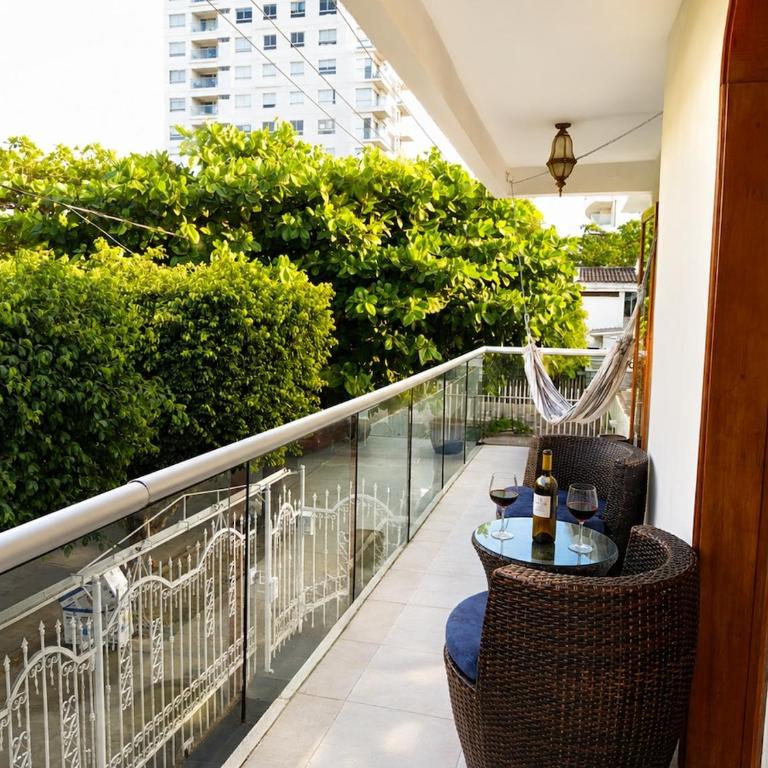 Apto Cerca Playa y Aeropuerto, Amplio con Balcón - Three-Bedroom Apartment - 3