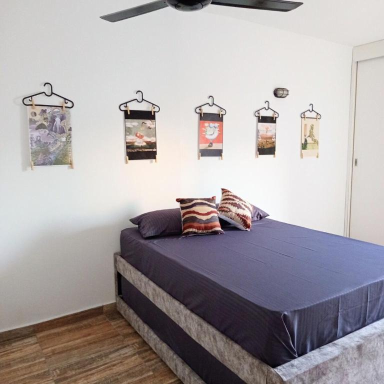 Apto Cerca Playa y Aeropuerto, Amplio con Balcón - Three-Bedroom Apartment - 11
