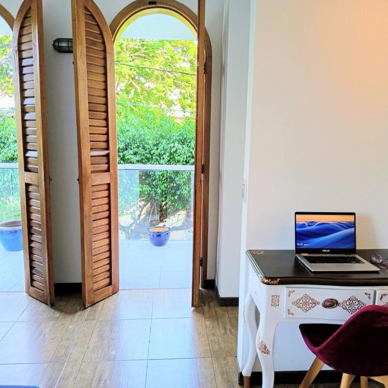 Apto Cerca Playa y Aeropuerto, Amplio con Balcón - Three-Bedroom Apartment - 13