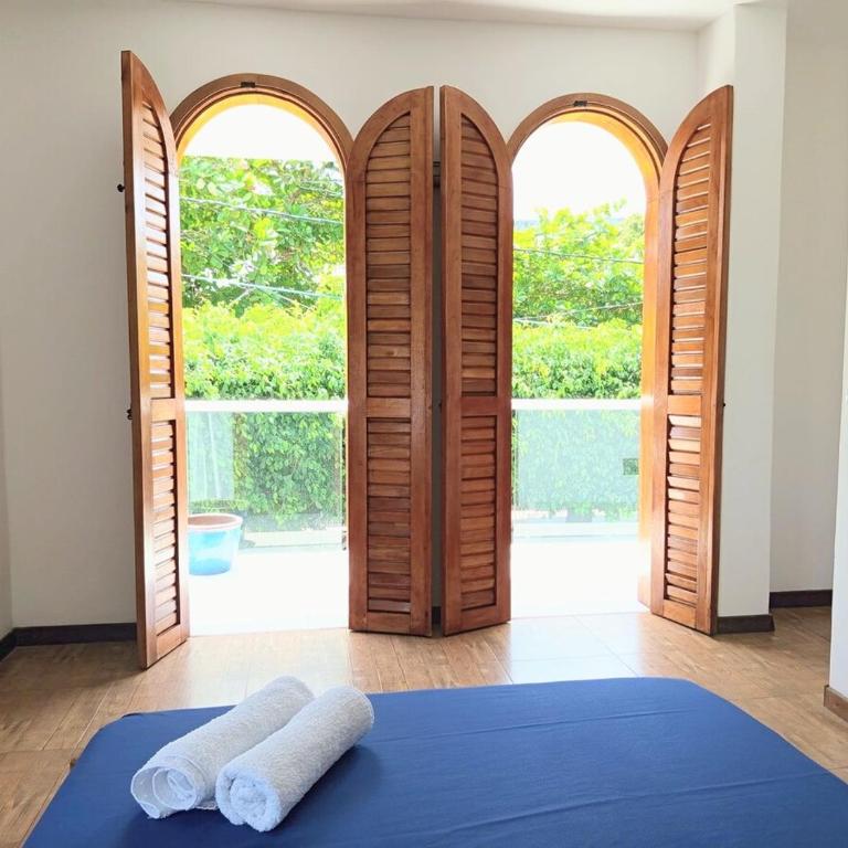 Apto Cerca Playa y Aeropuerto, Amplio con Balcón - Three-Bedroom Apartment - 16