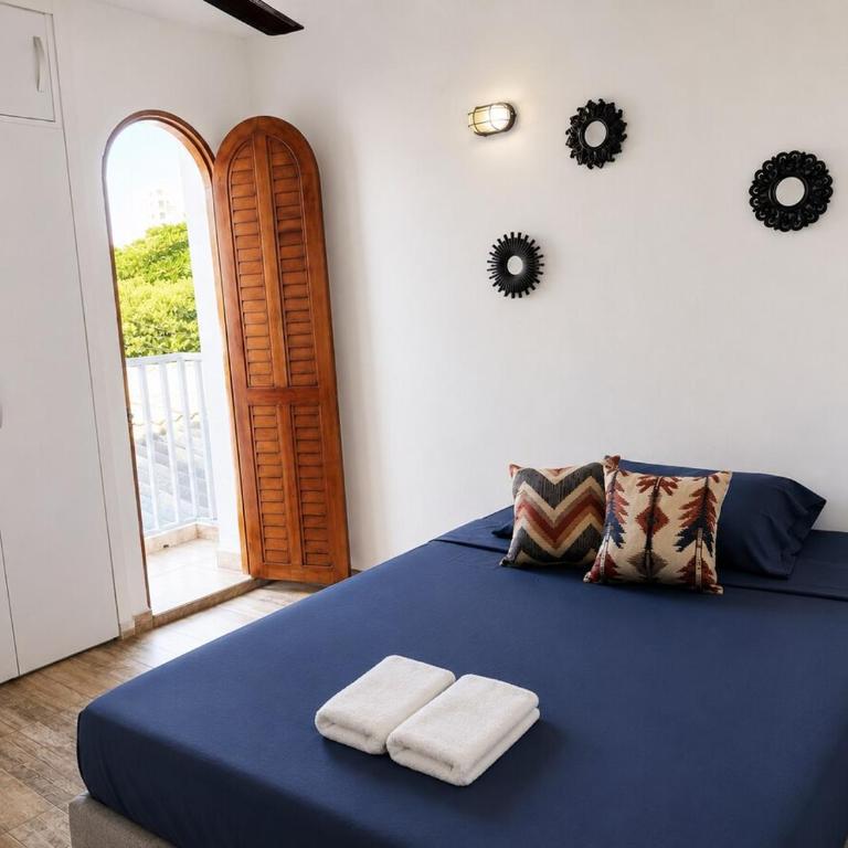 Apto Cerca Playa y Aeropuerto, Amplio con Balcón - Three-Bedroom Apartment - 17