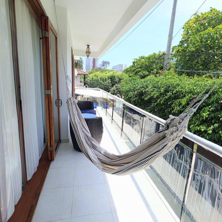 Apto Cerca Playa y Aeropuerto, Amplio con Balcón - Three-Bedroom Apartment - 18