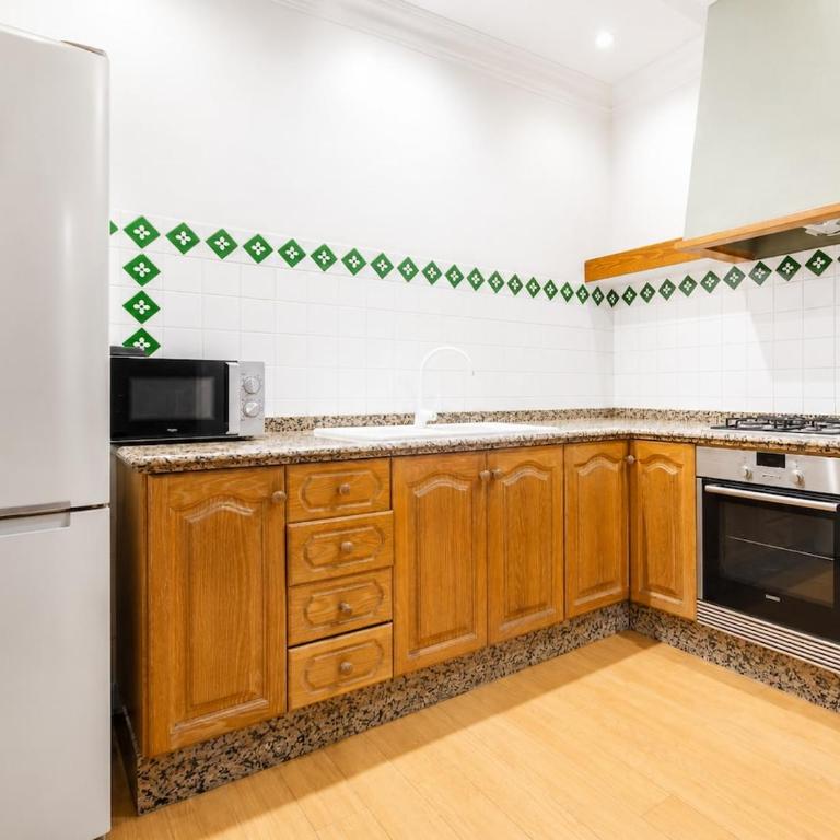 Premium 4-Bedroom Apartment on Gran Vía de Fernando el Católico - Apartment - 5