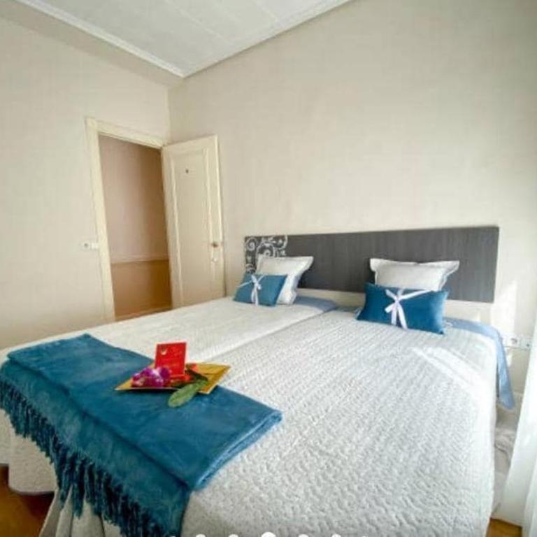 Premium 4-Bedroom Apartment on Gran Vía de Fernando el Católico - Apartment - 8