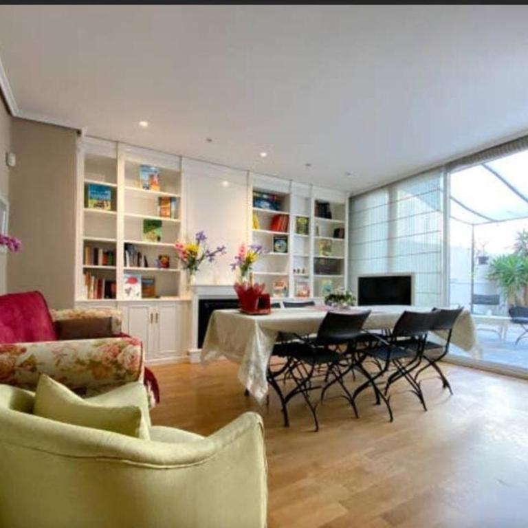Premium 4-Bedroom Apartment on Gran Vía de Fernando el Católico - Apartment - 25