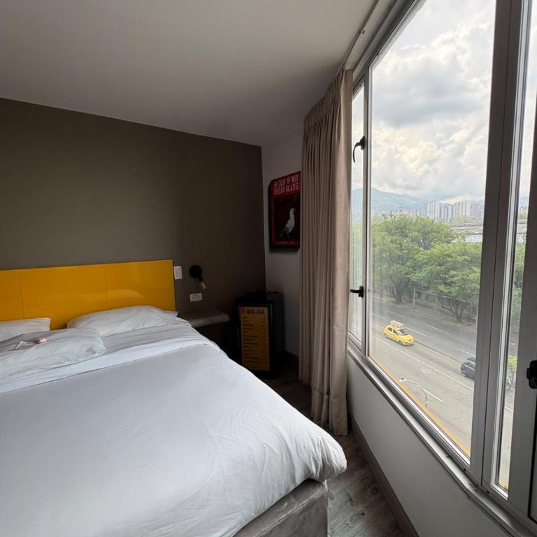 Hotel Distrito 21 - Habitación Doble Superior - 3