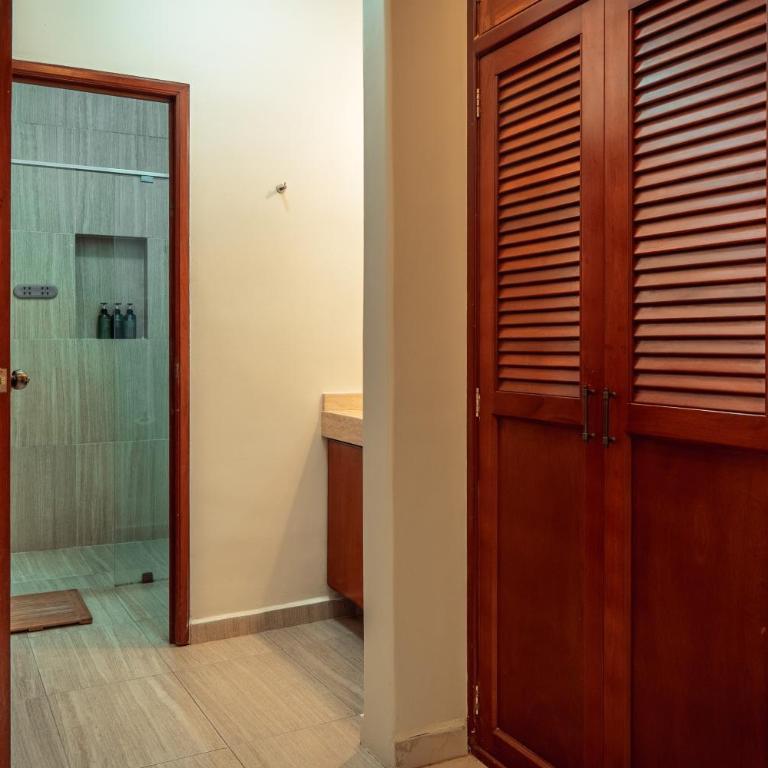 Poza Clara Sanctuary - Suite con cama extragrande y vistas a la piscina - 18