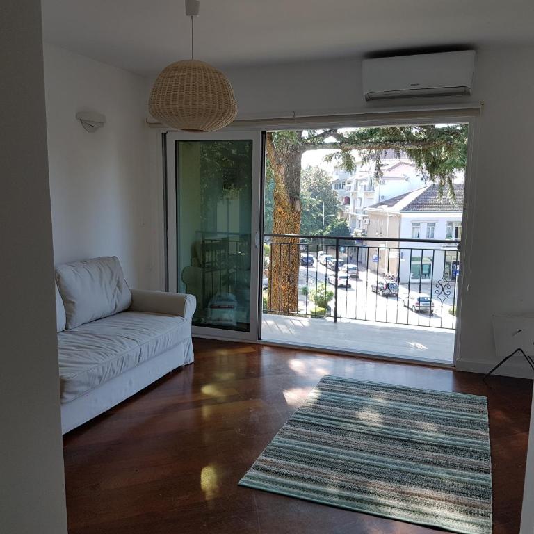 Bright Central Apartman - Two-Bedroom Apartment - 10