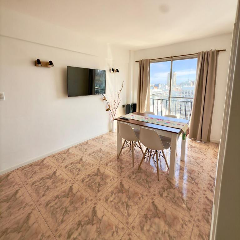 Depto luminoso con balcón, a metros del mar - One-Bedroom Apartment - 6