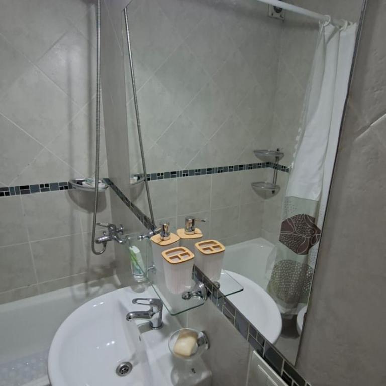 Pasos de la termi, wifi rapido, cochera en frente, gym y pileta - One-Bedroom Apartment - 12