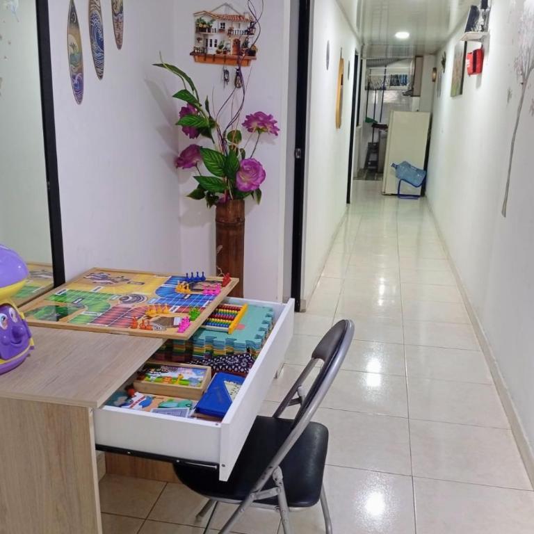 Acogedor apartamento familiar 2do piso - 06 personas - El Edén Centro Comercial - Three-Bedroom Apartment - 48
