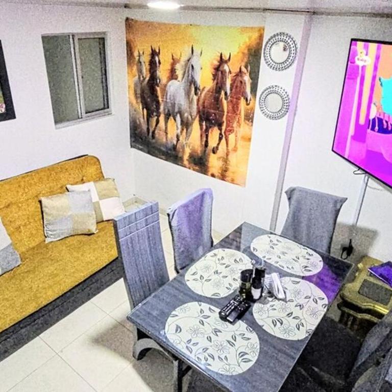 Acogedor apartamento familiar 2do piso - 06 personas - El Edén Centro Comercial - Three-Bedroom Apartment - 30
