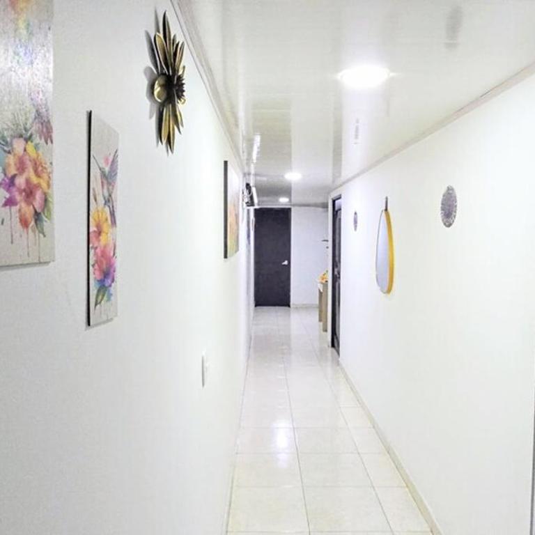 Acogedor apartamento familiar 2do piso - 06 personas - El Edén Centro Comercial - Three-Bedroom Apartment - 26