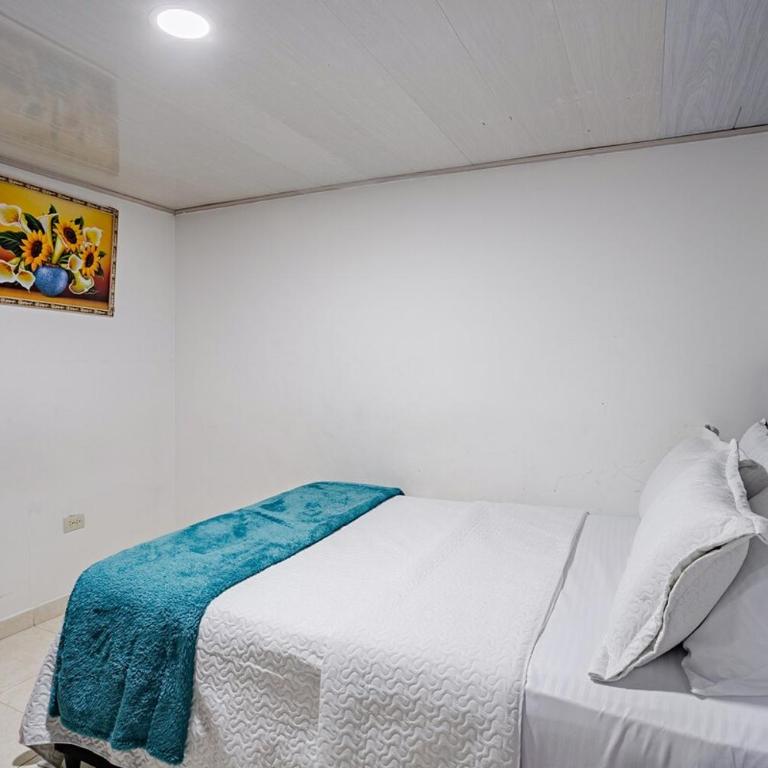 Acogedor apartamento familiar 2do piso - 06 personas - El Edén Centro Comercial - Three-Bedroom Apartment - 22