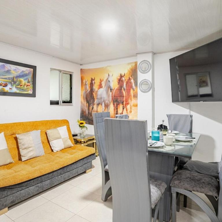 Acogedor apartamento familiar 2do piso - 06 personas - El Edén Centro Comercial - Three-Bedroom Apartment - 20