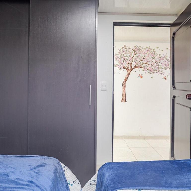 Acogedor apartamento familiar 2do piso - 06 personas - El Edén Centro Comercial - Three-Bedroom Apartment - 18