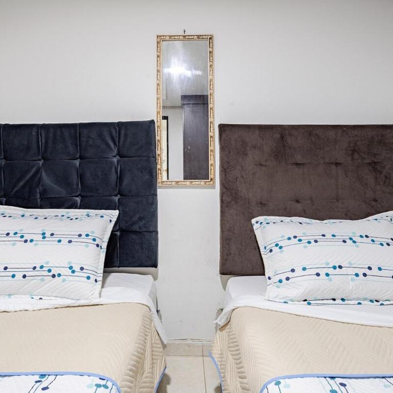 Acogedor apartamento familiar 2do piso - 06 personas - El Edén Centro Comercial - Three-Bedroom Apartment - 17