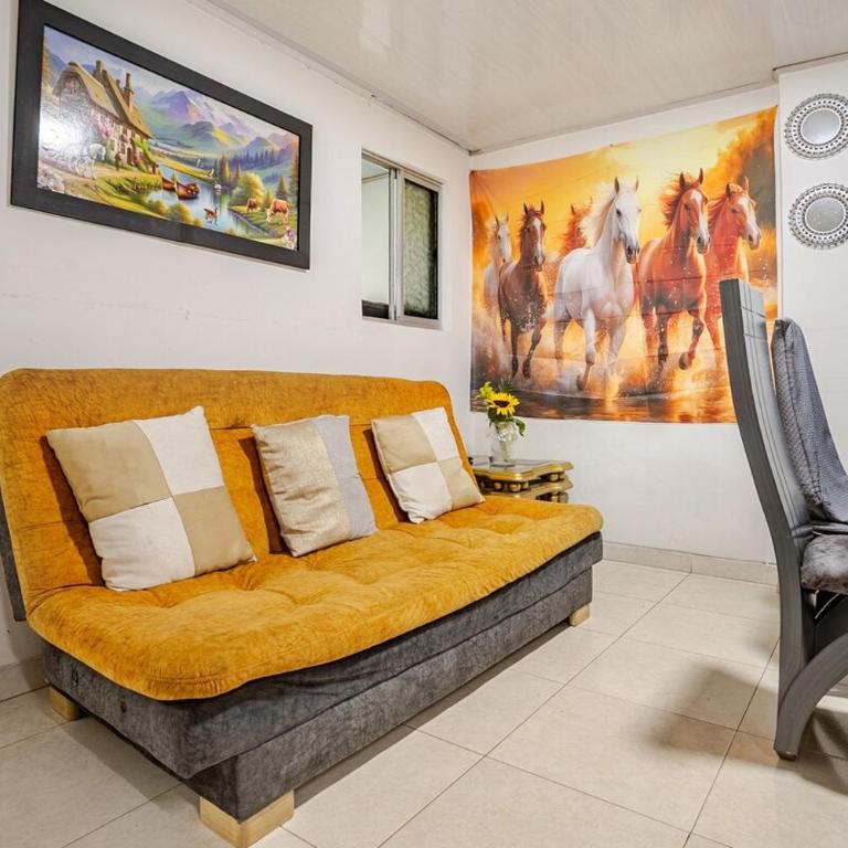 Acogedor apartamento familiar 2do piso - 06 personas - El Edén Centro Comercial - Three-Bedroom Apartment - 14