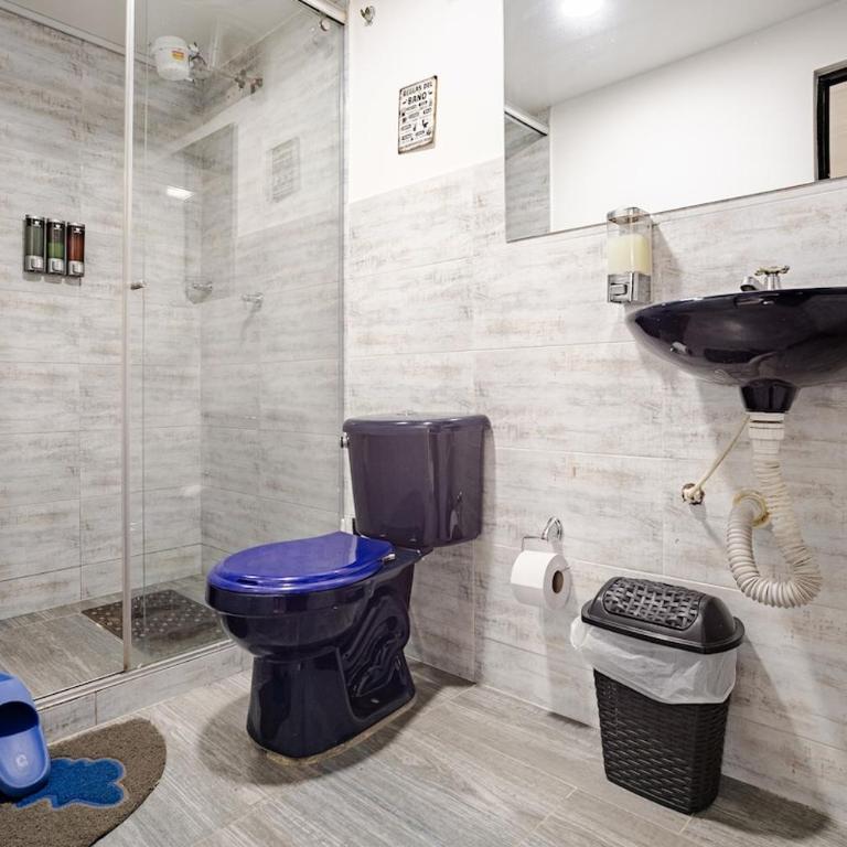Acogedor apartamento familiar 2do piso - 06 personas - El Edén Centro Comercial - Three-Bedroom Apartment - 9