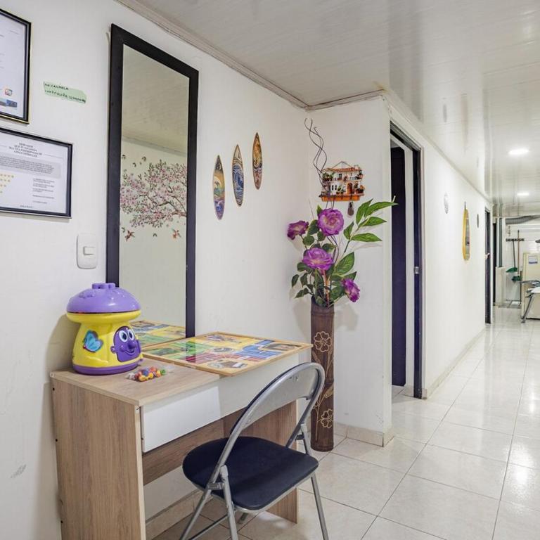 Acogedor apartamento familiar 2do piso - 06 personas - El Edén Centro Comercial - Three-Bedroom Apartment - 7