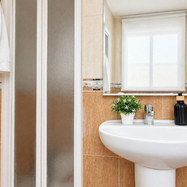 Navarro Ramos - Gomérez - Chambre Triple avec Salle de Bains Privative Séparée - 1