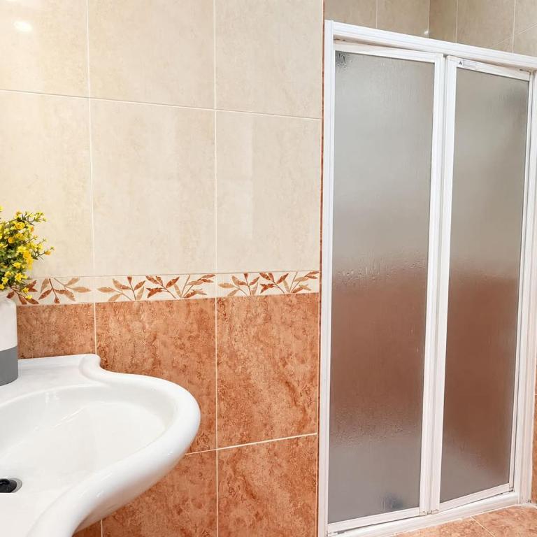Navarro Ramos - Gomérez - Chambre Triple avec Salle de Bains Privative - 1
