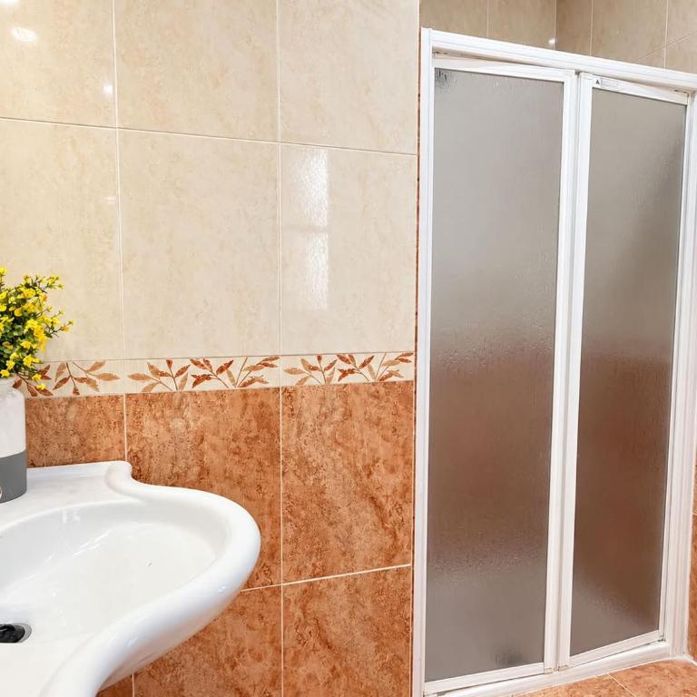 Navarro Ramos - Gomérez - Chambre Triple avec Salle de Bains Privative - 7