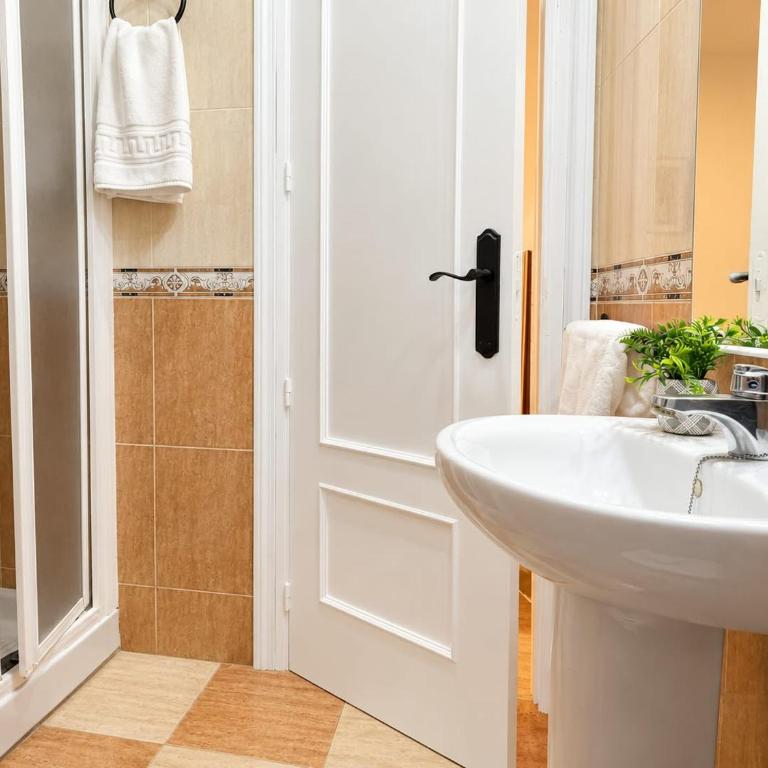 Navarro Ramos - Gomérez - Chambre Double avec Salle de Bains Privative - 2