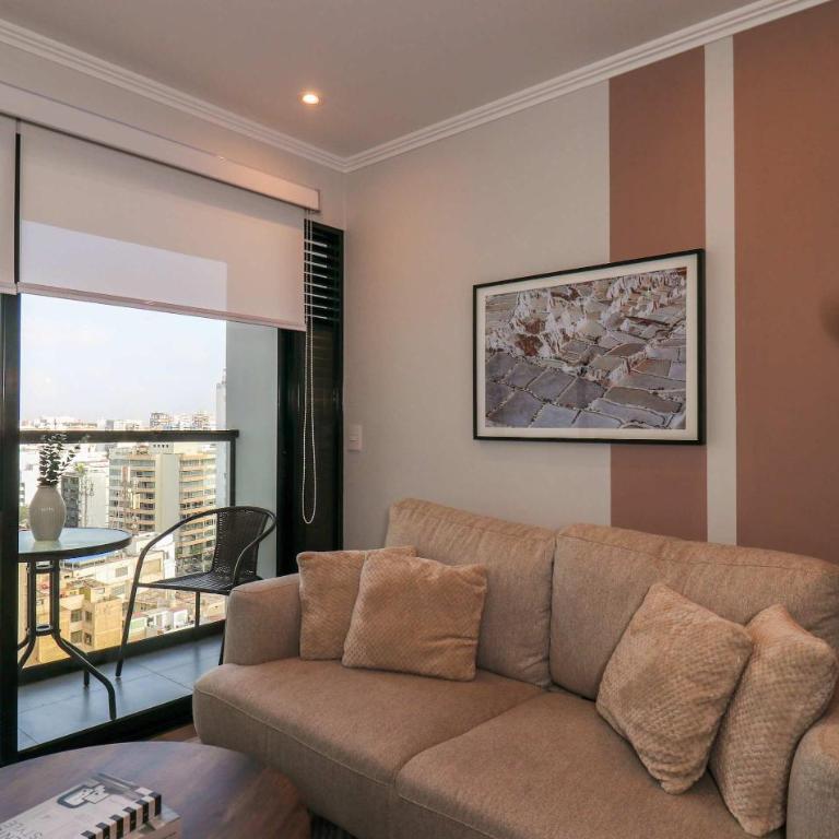 Deluxe 3BR with Balcony in Prime Miraflores - Apartamento - 1