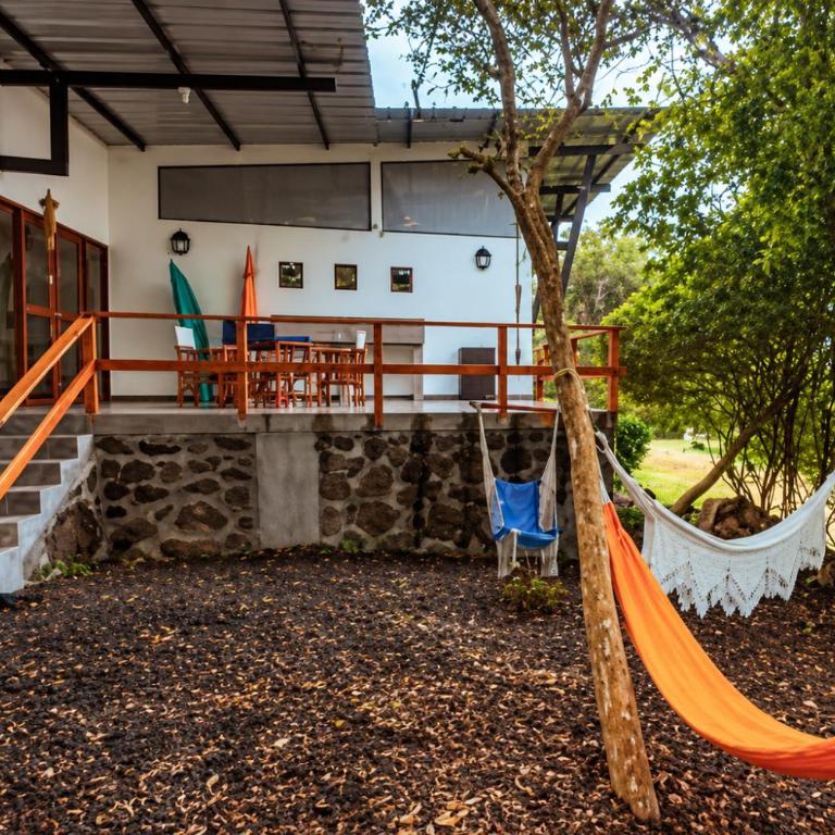 Casa de campo de lujo con 3 habitaciones en urbanización privada en la naturaleza con piscina publica con aire acondicionado y wifi en santa cruz, Galapagos - Villa Deluxe - 16