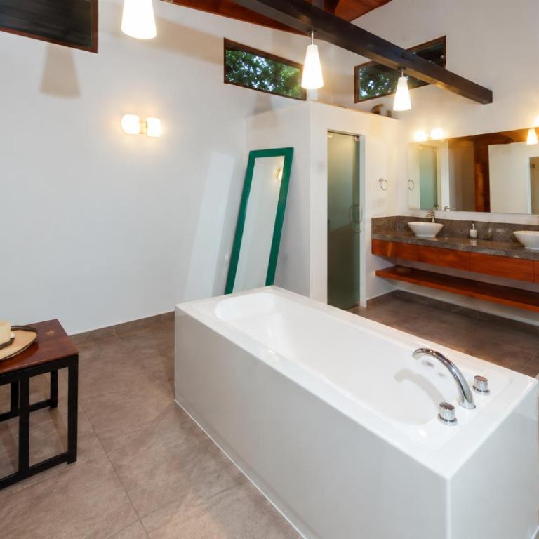 Casa de campo de lujo con 3 habitaciones en urbanización privada en la naturaleza con piscina publica con aire acondicionado y wifi en santa cruz, Galapagos - Villa Deluxe - 31
