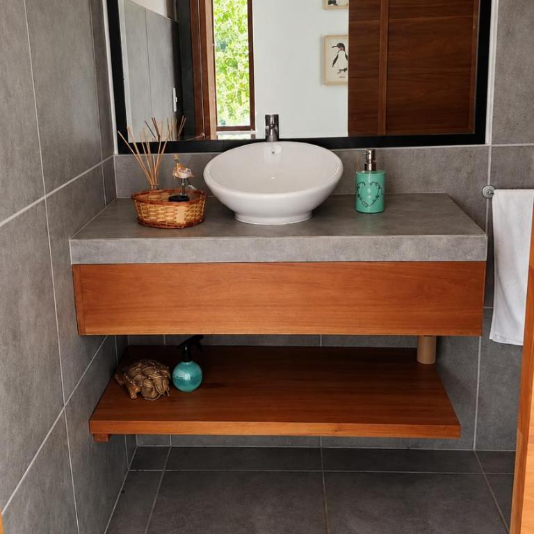 Casa de campo de lujo con 3 habitaciones en urbanización privada en la naturaleza con piscina publica con aire acondicionado y wifi en santa cruz, Galapagos - Villa Deluxe - 6