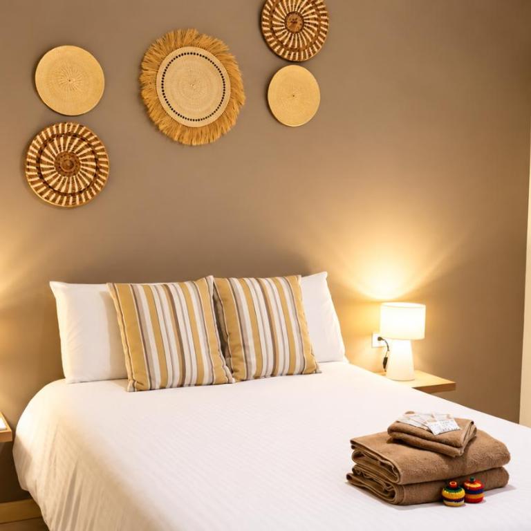 Park View Hostel & Suites - Double Room with Private Bathroom - 2