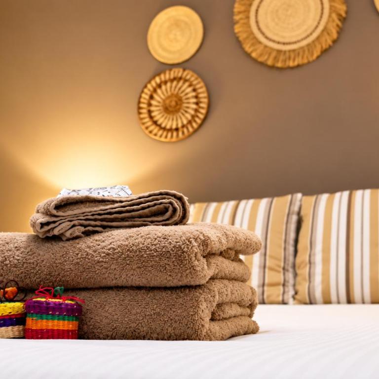 Park View Hostel & Suites - Double Room with Private Bathroom - 1