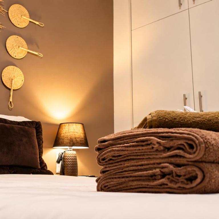 Park View Hostel & Suites - Double Room with Private Bathroom - 14