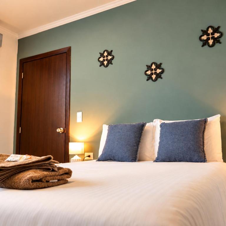 Park View Hostel & Suites - Double Room with Private Bathroom - 18