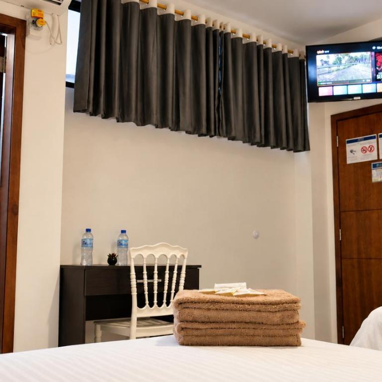 Park View Hostel & Suites - Twin Room with Private Bathroom - 8