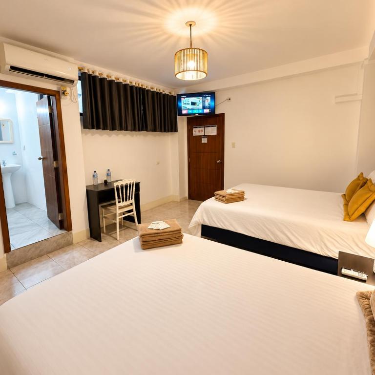 Park View Hostel & Suites - Twin Room with Private Bathroom - 1