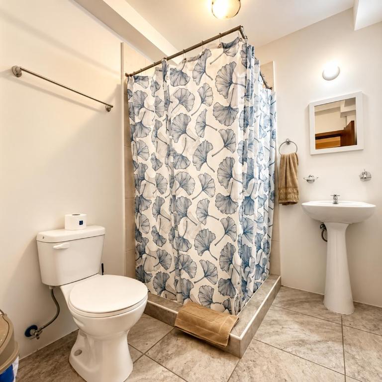 Park View Hostel & Suites - Twin Room with Private Bathroom - 4