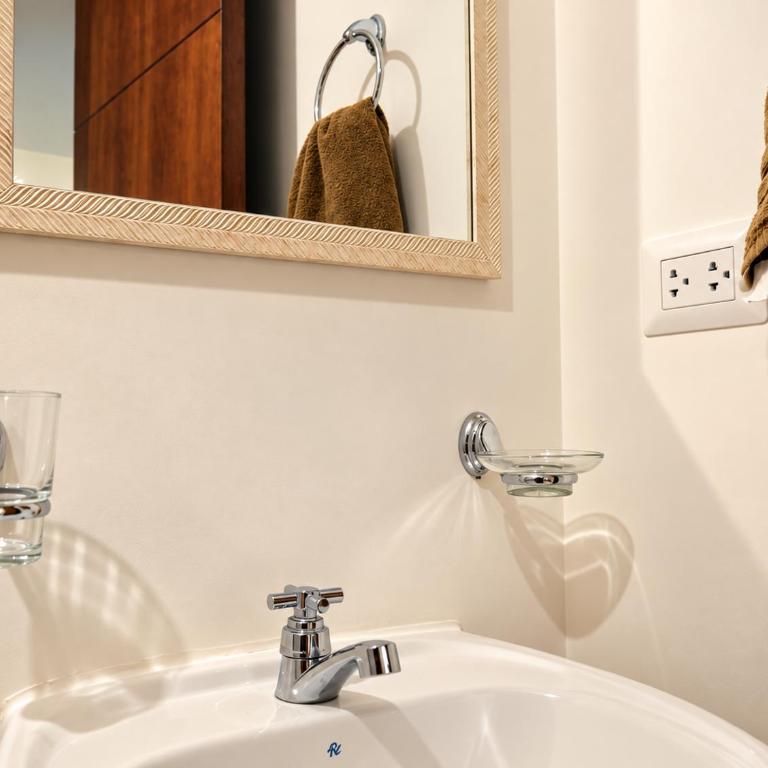 Park View Hostel & Suites - Twin Room with Private Bathroom - 13