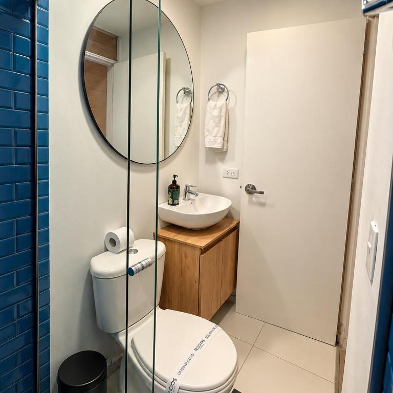 Hospedaje cerca a Provenza en el Poblado - MAN301 By Roots Rentals - Apartment - 5