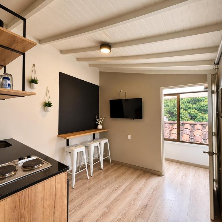 Hospedaje cerca a Provenza en el Poblado - MAN301 By Roots Rentals - Apartment - 4