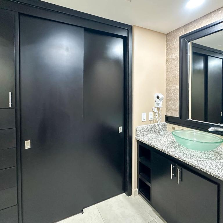 Wake Up to Ocean Views in this 2BR Condo - Apartment - 26