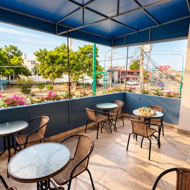 Park View Hostel & Suites - Double Room with Private Bathroom - 25