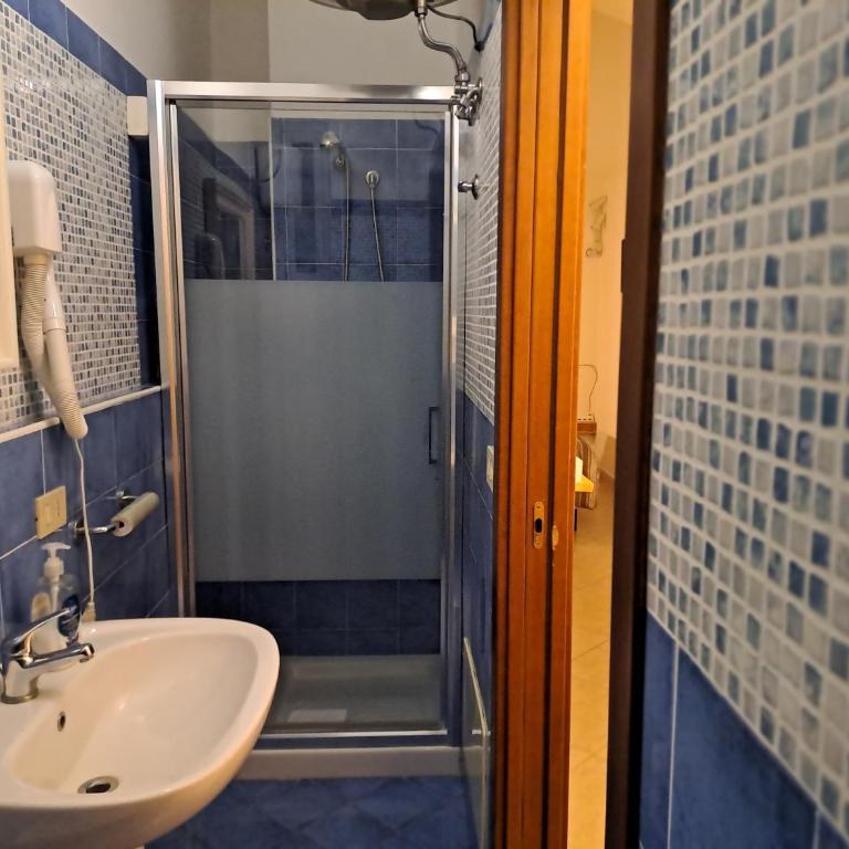 BBcamere policlinico - Camera Matrimoniale con Bagno Privato - 4