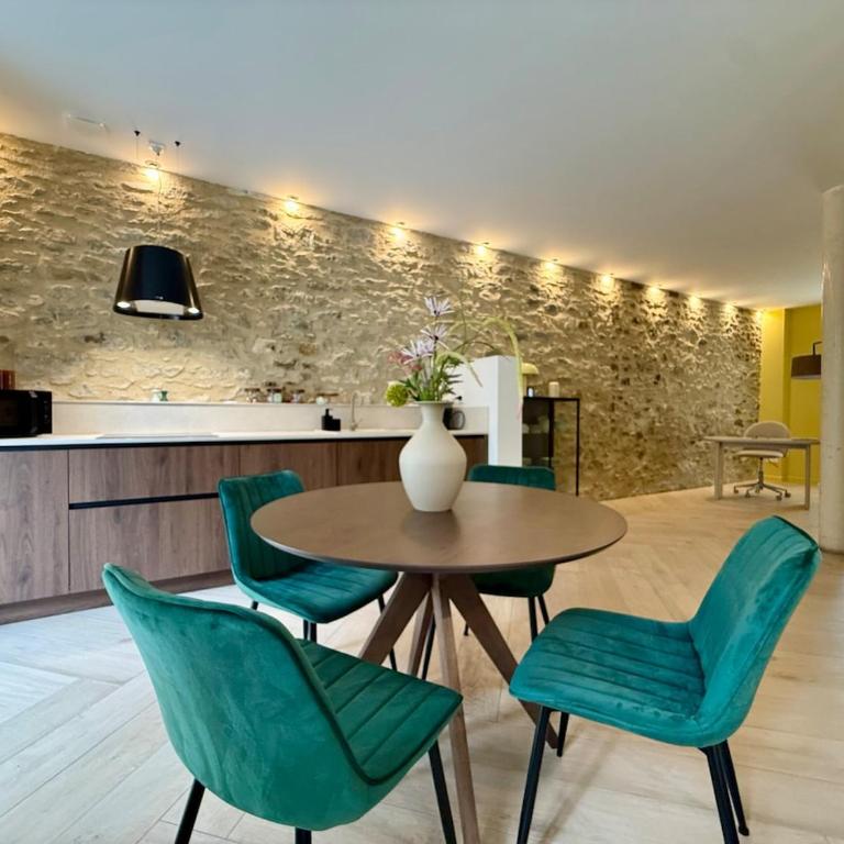 Maison Timoreau - Luxury Apartments - Deluxe Two-Bedroom Apartment with Garden View - 3